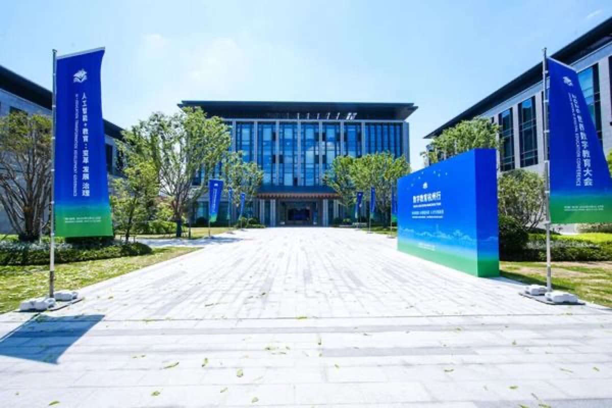 Future learning center opens at Zhejiang University